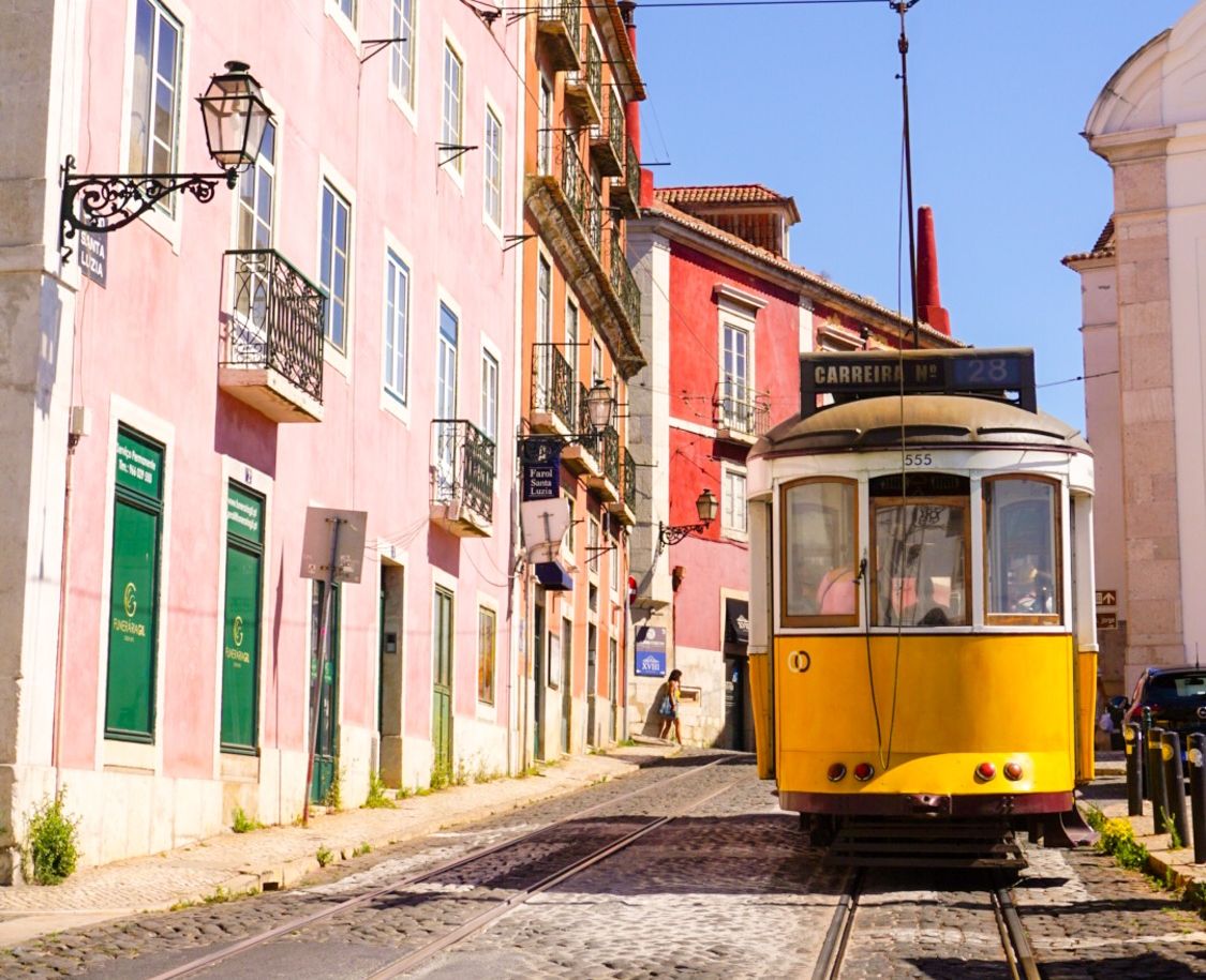 Tram 28: Historische Stadtrundfahrt in Lissabon